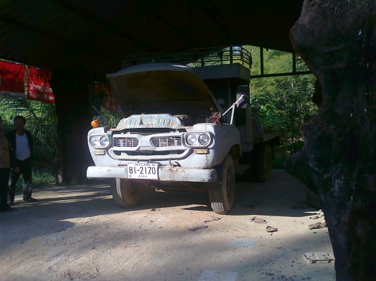 ขายด่วน!..รถสิบล้อ ISUZU 185 แรงม้า ใส่รถแบคโฮ CAT EL 200B. มีเล่มทะเบียน ภาษีครบ.