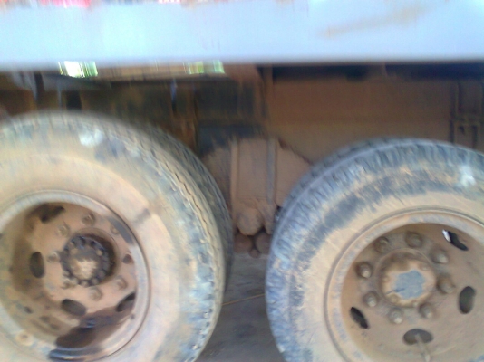 ขายด่วน!..รถสิบล้อ ISUZU 185 แรงม้า ใส่รถแบคโฮ CAT EL 200B. มีเล่มทะเบียน ภาษีครบ.