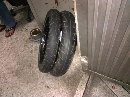 ขายล้อโต ๆ ขอบ17 ยางใหญ่ ๆ หน้าหลัง มีรูปตอนใส่ที่รถให้ดูนะครับ