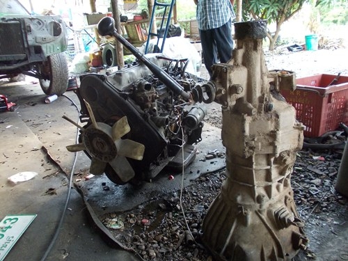 ขายเครื่องtoyotaฮีโร่ 2L  2.4  พร้อมเกียร์