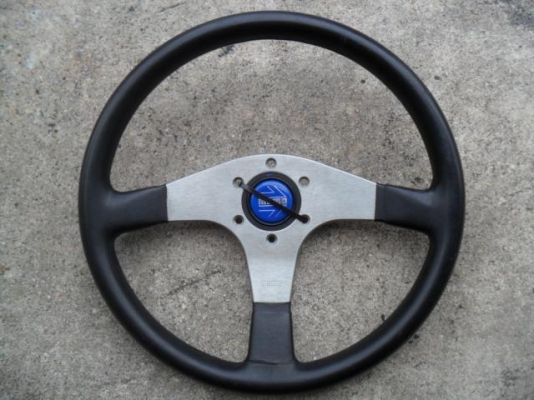 ขายพวงมาลัยMOMO ถูกๆหลายวงครับ