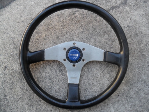 ขายพวงมาลัยMOMO ถูกๆหลายวงครับ