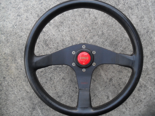 ขายพวงมาลัยMOMO ถูกๆหลายวงครับ