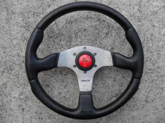 ขายพวงมาลัยMOMO ถูกๆหลายวงครับ