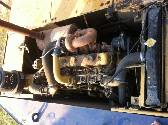 ขาย แบคโฮ Komatsu รุ่น PC200-2 กับ PC200-3 สภาพตามรูปครับ สนจัยคุยครับ