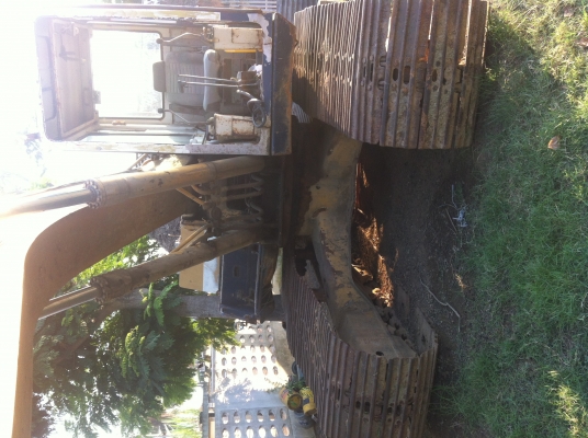 ขาย แบคโฮ Komatsu รุ่น PC200-2 กับ PC200-3 สภาพตามรูปครับ สนจัยคุยครับ