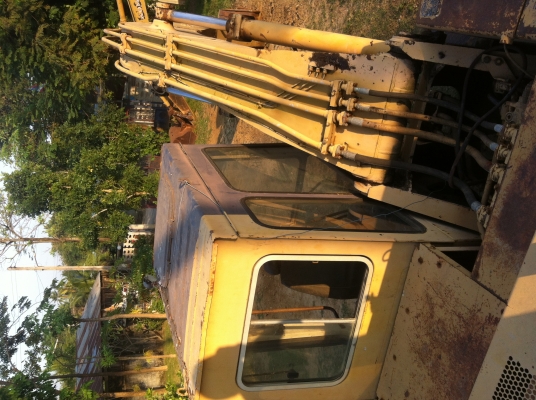 ขาย แบคโฮ Komatsu รุ่น PC200-2 กับ PC200-3 สภาพตามรูปครับ สนจัยคุยครับ