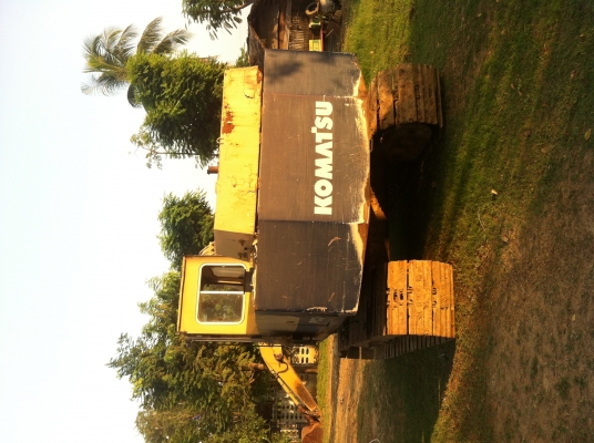 ขาย แบคโฮ Komatsu รุ่น PC200-2 กับ PC200-3 สภาพตามรูปครับ สนจัยคุยครับ