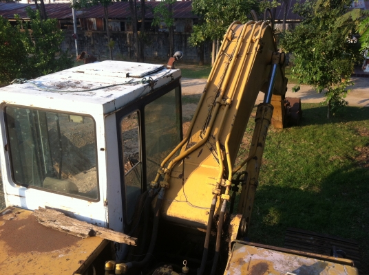 ขาย แบคโฮ Komatsu รุ่น PC200-2 กับ PC200-3 สภาพตามรูปครับ สนจัยคุยครับ