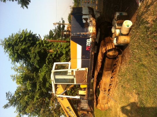 ขาย แบคโฮ Komatsu รุ่น PC200-2 กับ PC200-3 สภาพตามรูปครับ สนจัยคุยครับ