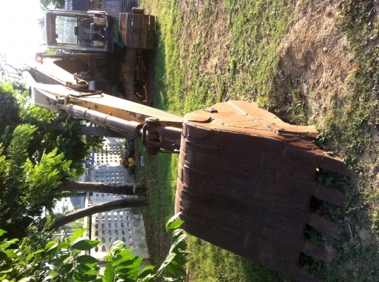 ขาย แบคโฮ Komatsu รุ่น PC200-2 กับ PC200-3 สภาพตามรูปครับ สนจัยคุยครับ