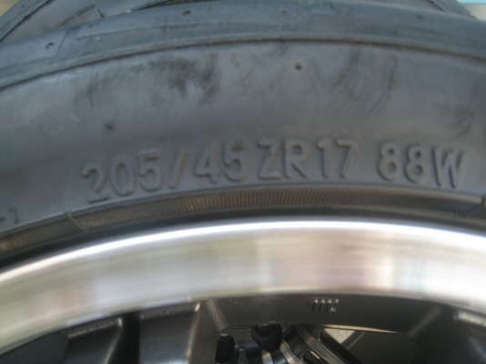 ขายล้อแม็กขอบ17"x7" et42 4/100,114 + ยางปี 10 (081-3747940)