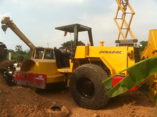 ขายรถบดสั่นสะเทือน DYNAPAC ca251