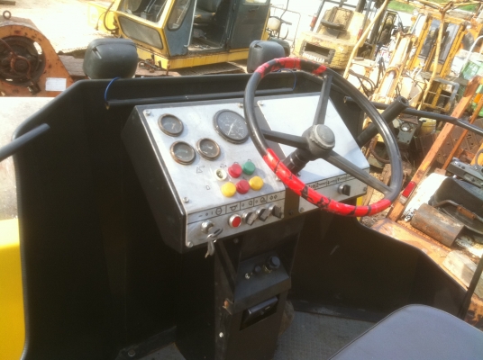 ขายรถบดสั่นสะเทือน DYNAPAC ca251