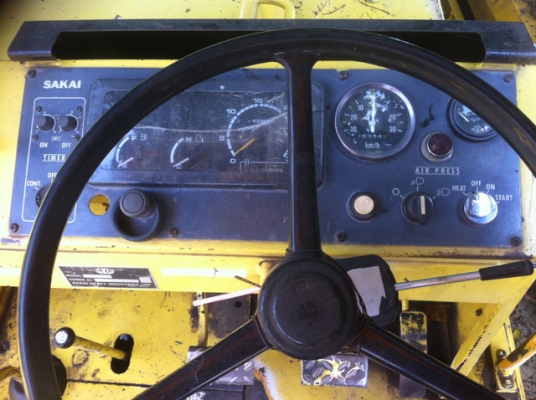 ขายด่วนรถบดล้อยาง9ล้อSAKAI TS200 ตรวจเช็คพร้อมใช้ เล่มทะเบียน เครื่อง6BG1