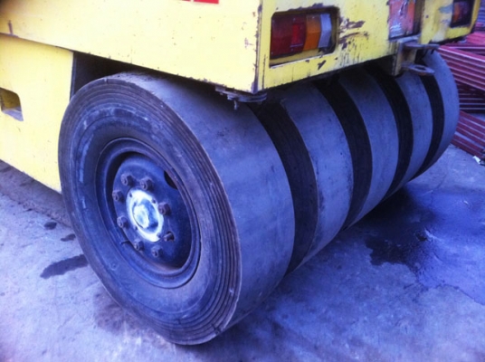 ขายด่วนรถบดล้อยาง9ล้อSAKAI TS200 ตรวจเช็คพร้อมใช้ เล่มทะเบียน เครื่อง6BG1