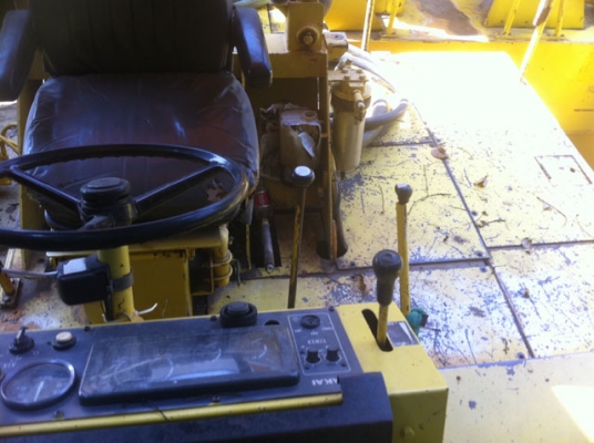 ขายด่วนรถบดล้อยาง9ล้อSAKAI TS200 ตรวจเช็คพร้อมใช้ เล่มทะเบียน เครื่อง6BG1