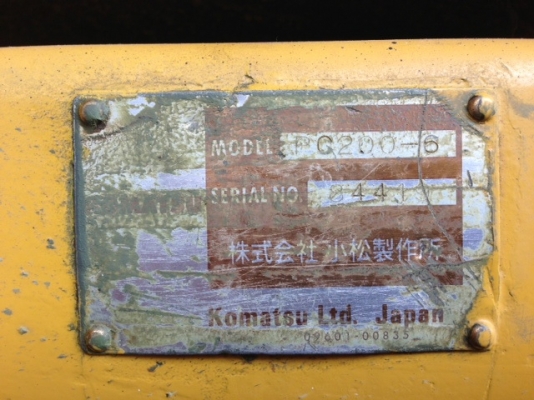 ขายรถแบคโฮ PC200-6 คันที่ 1 มีให้เลือก 3คัน รถพร้อมใช้ ไฟฟ้าครบ ช่วงล่างเต็มๆ  ราคาต่อรองได้