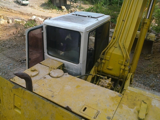 PC200-5 รถแค่สาดสีใหม่ สภาพดี ใช้งานดี ไม่โหลด เครื่องปั้มแห้ง