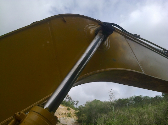 PC200-5 รถแค่สาดสีใหม่ สภาพดี ใช้งานดี ไม่โหลด เครื่องปั้มแห้ง