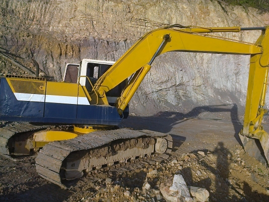 PC200-5 รถแค่สาดสีใหม่ สภาพดี ใช้งานดี ไม่โหลด เครื่องปั้มแห้ง