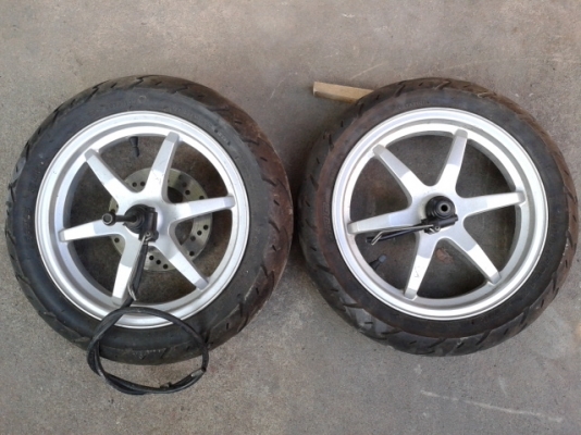 ล้อแม็กขอบ10 ไฟท้ายแต่ง ไฟตาแมวหลอดไฟสถานะ