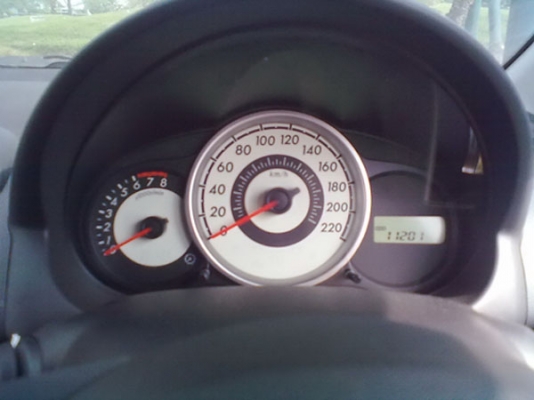 MAZDA 2 ปี 2010 สีขาว เกียร์ออโต้ AIRBAG ABS ใช้น้อย สภาพดีมาก ราคาถูก