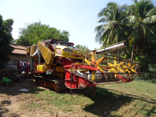 ขายรถเกษตร  รุ่นปลดหนี้ ปี 47 เครื่องยนต์ อีซูซุ  210 แรง  ใบแทรค แบคโฮใ ทั้งสองข้าง รถพร้อมใช้งาน ต่อรองราคาได้ โทร 081-9972972