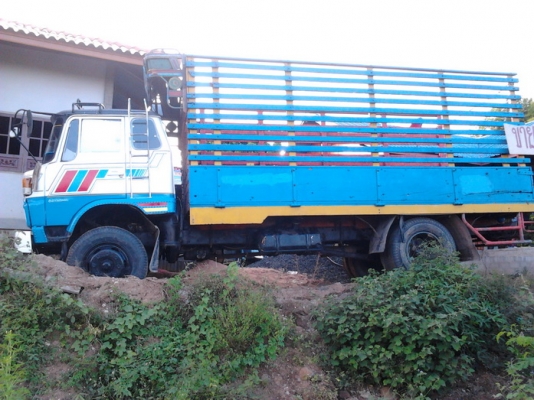 ขาย 6ล้อ ใหญ่ HINO KL340 เครื่องEH100 150 แรง ไม่เยิ้ม ไม่ไอ  กระบะไม้ยาว 5 เมตร พื้นดีไม่ผุ ยาง8.25ขอบ20 ดี6เส้น ภายในดี คอนโซลครบ พร้อมใช้ พร้อมลุยงาน***ขายแล้วครับขอบคุณ Truck2hand