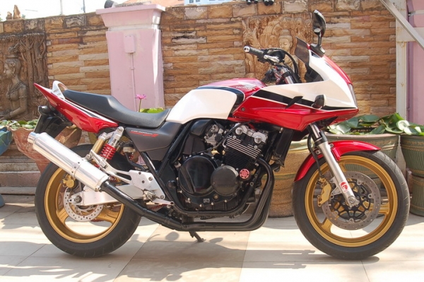 ขาย CB400 TEC3 SUPER BOL D'OR 2006 ทะเบียน ภาษี พรบ ไม่ขาดต่อ เดิมๆเครื่องสดสวยๆ