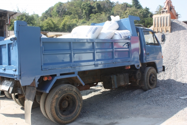 ขาย6ล้อดั้ม NPR