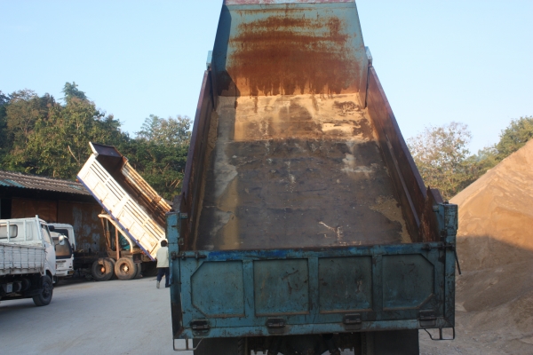 ขาย6ล้อดั้ม NPR