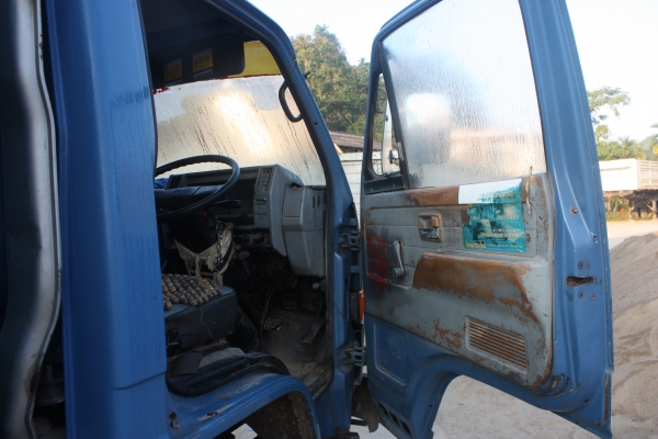 ขาย6ล้อดั้ม NPR