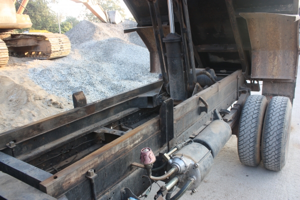 ขาย6ล้อดั้ม NPR