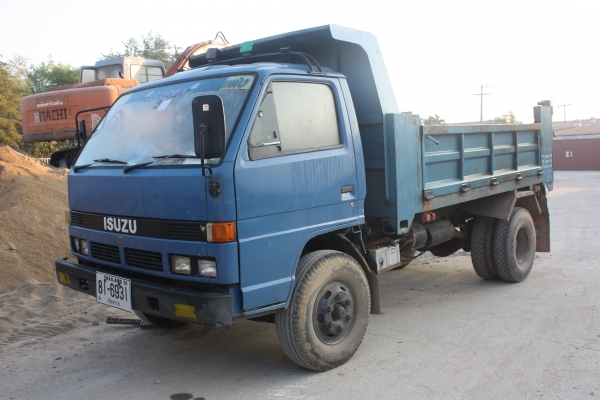 ขาย6ล้อดั้ม NPR