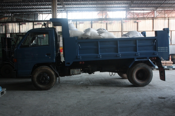 ขาย6ล้อดั้ม NPR