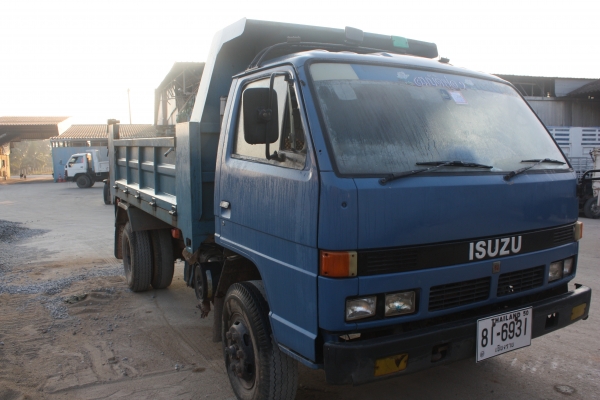 ขาย6ล้อดั้ม NPR