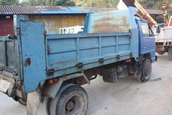 ขาย6ล้อดั้ม NPR