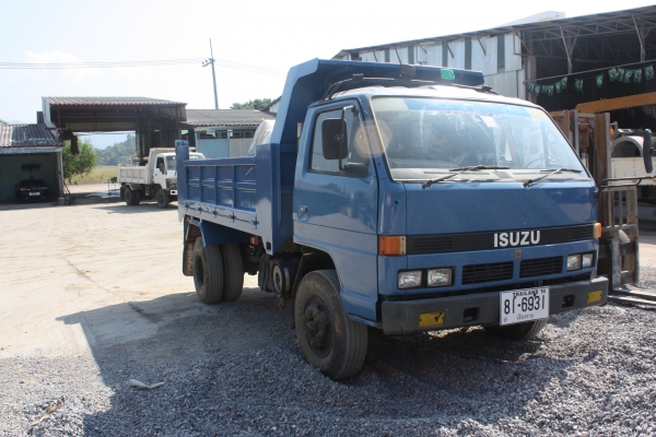 ขาย6ล้อดั้ม NPR