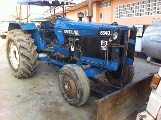 ขายรถไถ ฟอร์ด รุ่น 6640 สภาพพร้อมใช้ มีทะเบียน