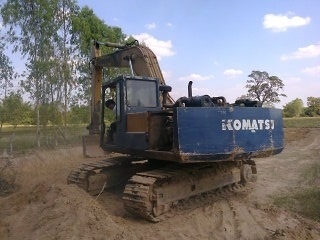 ขานด่วน KOMATSU PC200-3 รถสภาพพร้อใช้งาน เครื่องปั้มดี เอวแน่นบูมอามสวย ชีเรียลสูง ใช้งานทุกวัน เอกสารสัญญาซื้อขาย