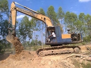 ขานด่วน KOMATSU PC200-3 รถสภาพพร้อใช้งาน เครื่องปั้มดี เอวแน่นบูมอามสวย ชีเรียลสูง ใช้งานทุกวัน เอกสารสัญญาซื้อขาย