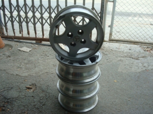 ล้อแม็กซ์ รถเก๋ง มิตซูบิชิ 4 วง ขอบ 14 นิ้ว ขายถูก 3,800 บาท