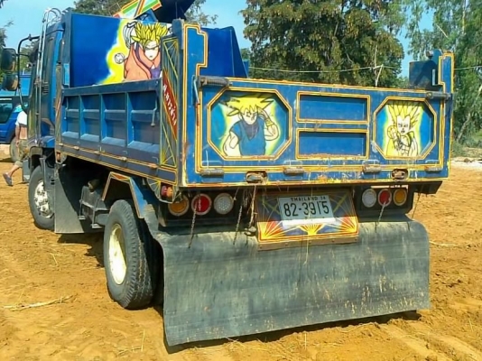 ISUZU DECA 195 HP 6HE1 หกล้อดั๊มพ์ กระบะดั๊มพ์เหล็ก 6 ตันยาว 3.60 เมตรต่อใหม่ๆ เครื่องแน่นแรงดีไม่มีเยิ้ม ภายในสวยครบ แอร์เย็น พวงมาลัยเพาเวอร์ เบรคทริ๊ปฟี้ ช่วงล่างยาง 8.25 ขอบ 16 สภาพดี 80\% พร้อมใช้งาน เอกสารทะเบียนภาษีครบพร้อมโอนครับ