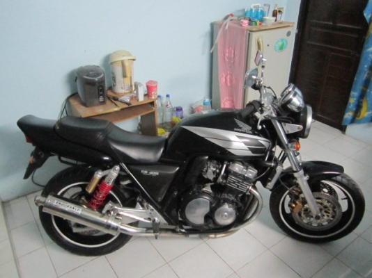ขาย CB400 ปี94 ประกอบใหม่ครับ อินวอยชื่อผู้ซื้อครับ ไมค์3ลูก รถวิ่งดีมาก  เครื่องดีมากครับ