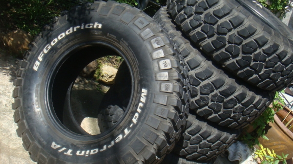 ขายยาง BF Goodrich KM2  285 75 r16