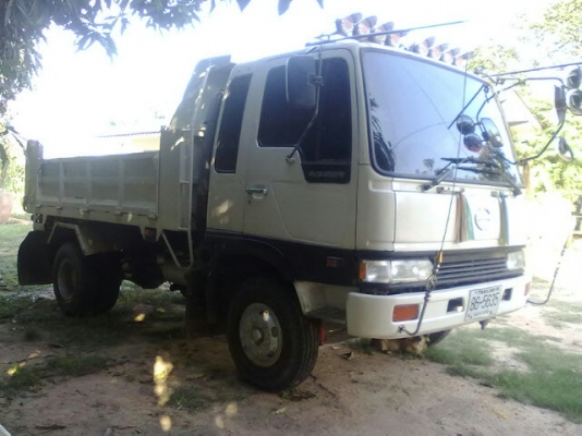 HINO FD 195 HP HO7D หกล้อดั๊มพ์ กระบะดั๊มพ์เหล็ก 6 ตันยาว 3.60 เมตรสภาพอย่างสวย ภายในเก๋งคอนโทรลครบ แอร์เย็น พวงมาลัยเพาเวอร์ เบรคทริ๊ปฟี้พร้อม เครื่องไม่มีเยิ้ม ช่วงล่างคัชซีสวยไม่มีดาม ยาง 8.25 ขอบ 16 เอกสารเล่มทะเบียนครบภาษีไม่มีขาด ราคาต่อรองได้ครับ