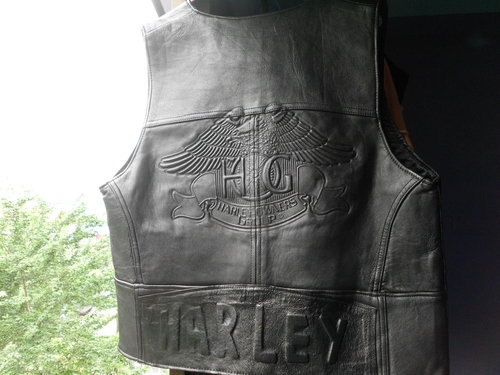 ขายเสื้อหนังแท้ถูกๆๆ750ทุกตัว ขายเสื้อหนังแท้ถูกๆๆ750ทุกตัว