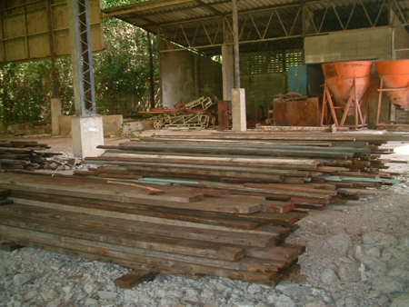 ขาย ไม้เก่า ไม้มือสอง (ลำปาง) ขาย ไม้เก่า ไม้มือสอง (ลำปาง)