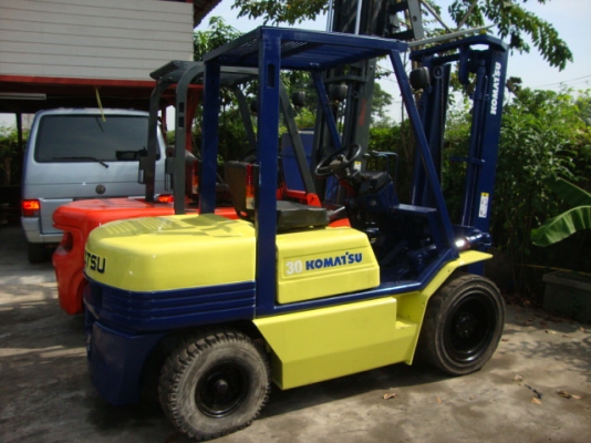 ขายรถโฟล์คลิฟท์  KOMATSU  FD30-11  เครื่องยนต์ดีเซล  เกียร์ออโตเมติค  เสาสูง  3.5  เมตร